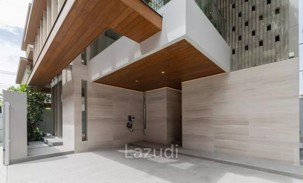 3 Beds 5 Baths 550 SQ.M VI ARI