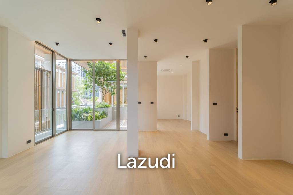 3 Beds 5 Baths 550 SQ.M VI ARI