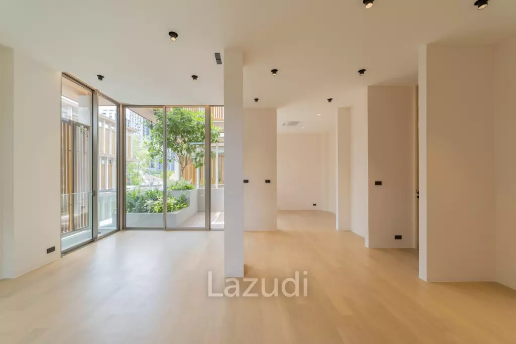 3 Beds 5 Baths 550 SQ.M VI ARI