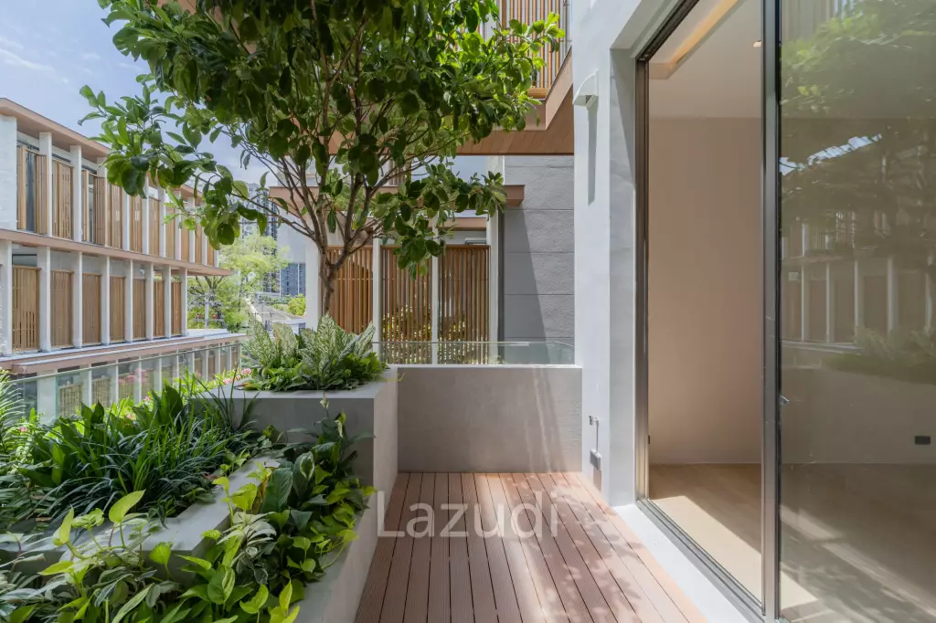 3 Beds 5 Baths 550 SQ.M VI ARI