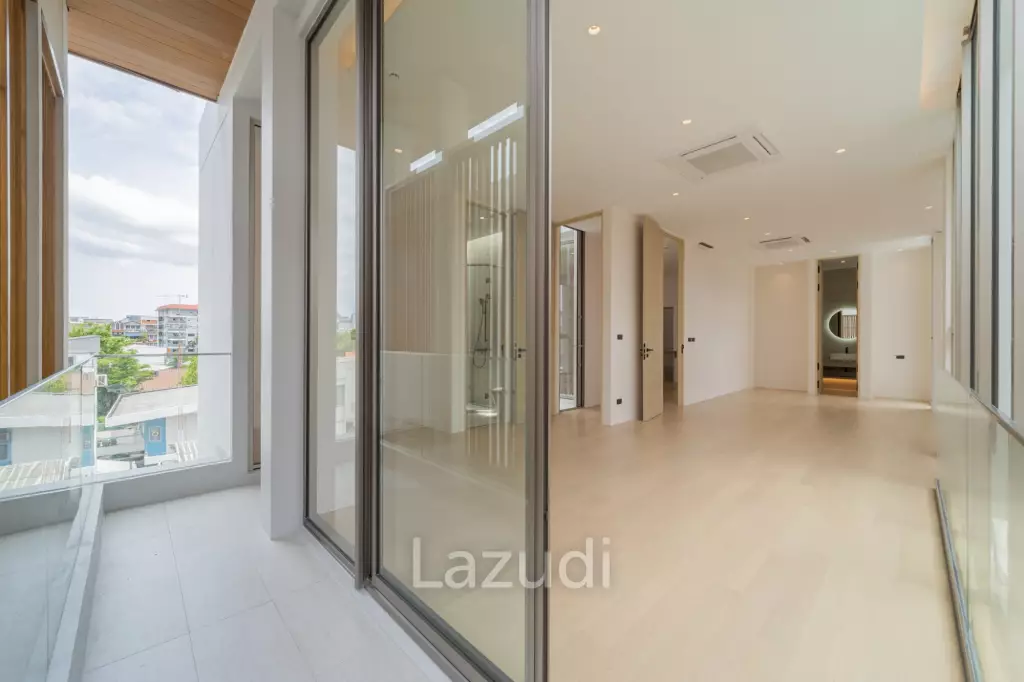 3 Beds 5 Baths 550 SQ.M VI ARI