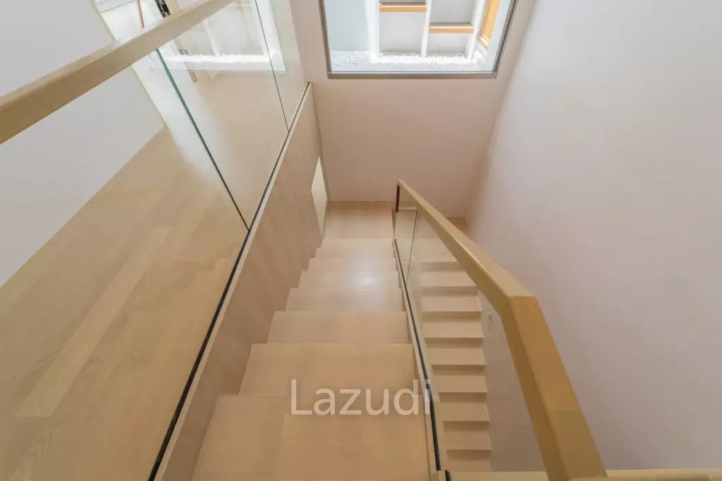 3 Beds 5 Baths 550 SQ.M VI ARI