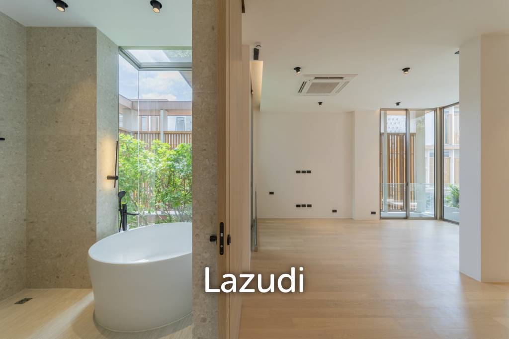 3 Beds 5 Baths 550 SQ.M VI ARI