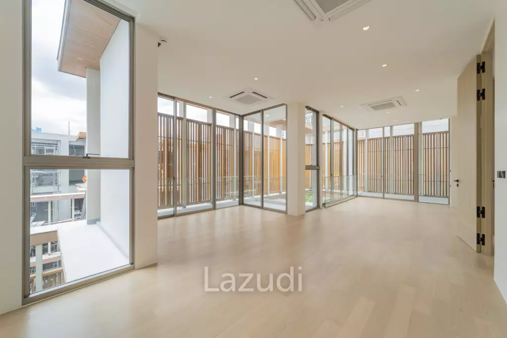 3 Beds 5 Baths 550 SQ.M VI ARI