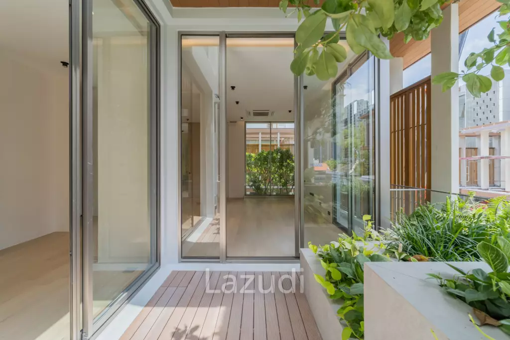 3 Beds 5 Baths 550 SQ.M VI ARI