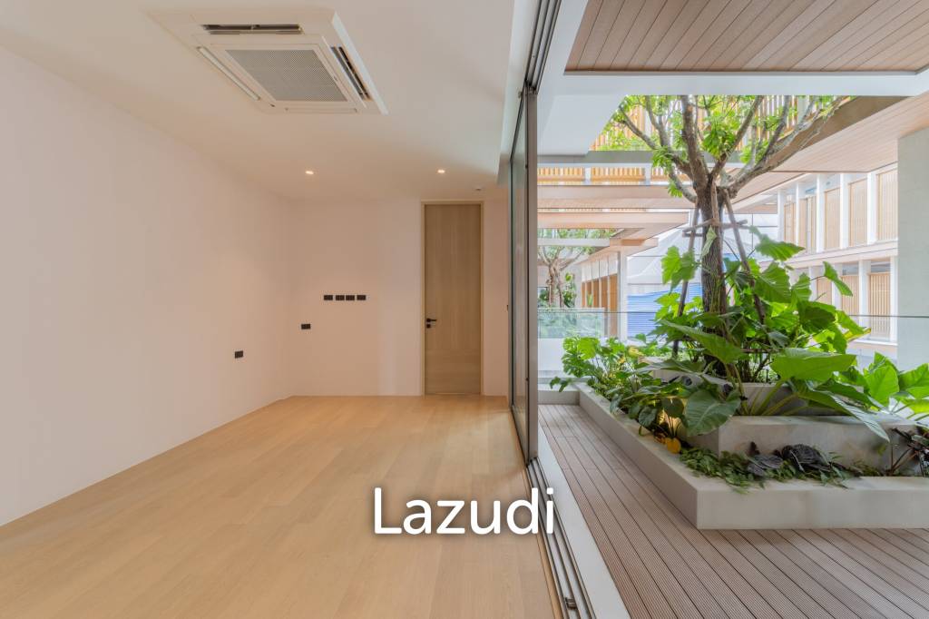 3 Beds 5 Baths 550 SQ.M VI ARI