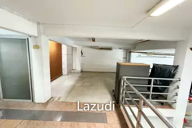 Commercial building for rent in Klongtoey