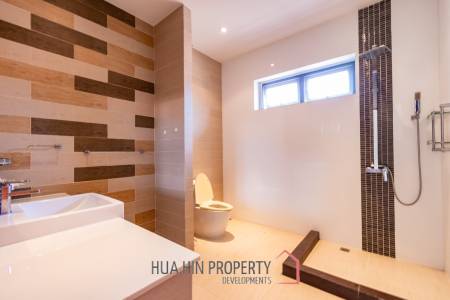 PALM HILLS : Luxurious 7 Bed Pool Villa in large land plot