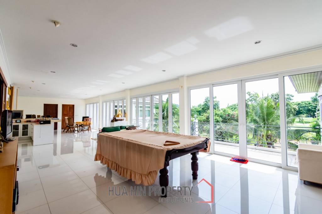 PALM HILLS : Luxurious 7 Bed Pool Villa in large land plot
