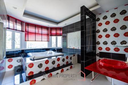 PALM HILLS : Luxurious 7 Bed Pool Villa in large land plot