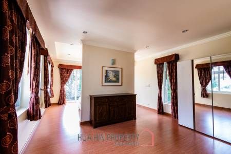 PALM HILLS : Luxurious 7 Bed Pool Villa in large land plot