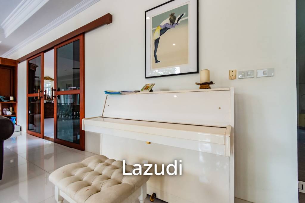 PALM HILLS : Luxurious 7 Bed Pool Villa in large land plot