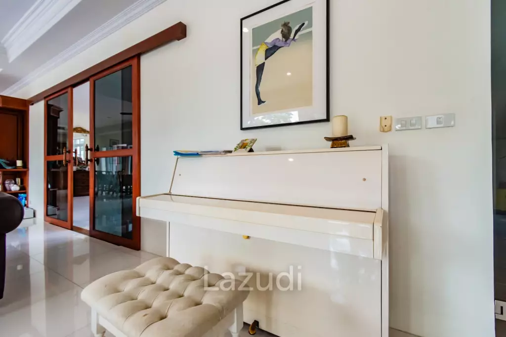 PALM HILLS : Luxurious 7 Bed Pool Villa in large land plot