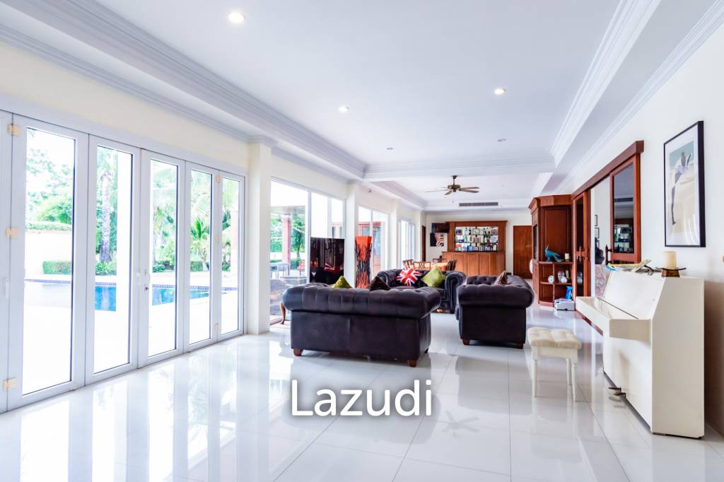 PALM HILLS : Luxurious 7 Bed Pool Villa in large land plot