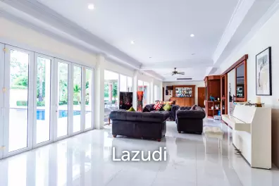 PALM HILLS : Luxurious 7 Bed Pool Villa in large land plot