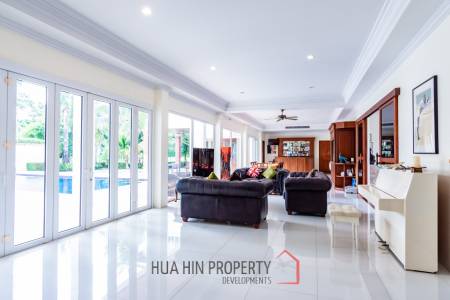 PALM HILLS : Luxurious 7 Bed Pool Villa in large land plot