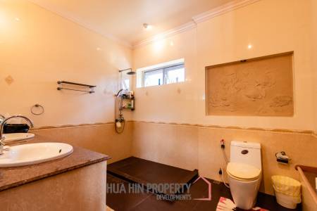 PALM HILLS : Luxurious 7 Bed Pool Villa in large land plot