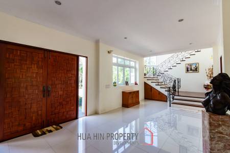 PALM HILLS : Luxurious 7 Bed Pool Villa in large land plot