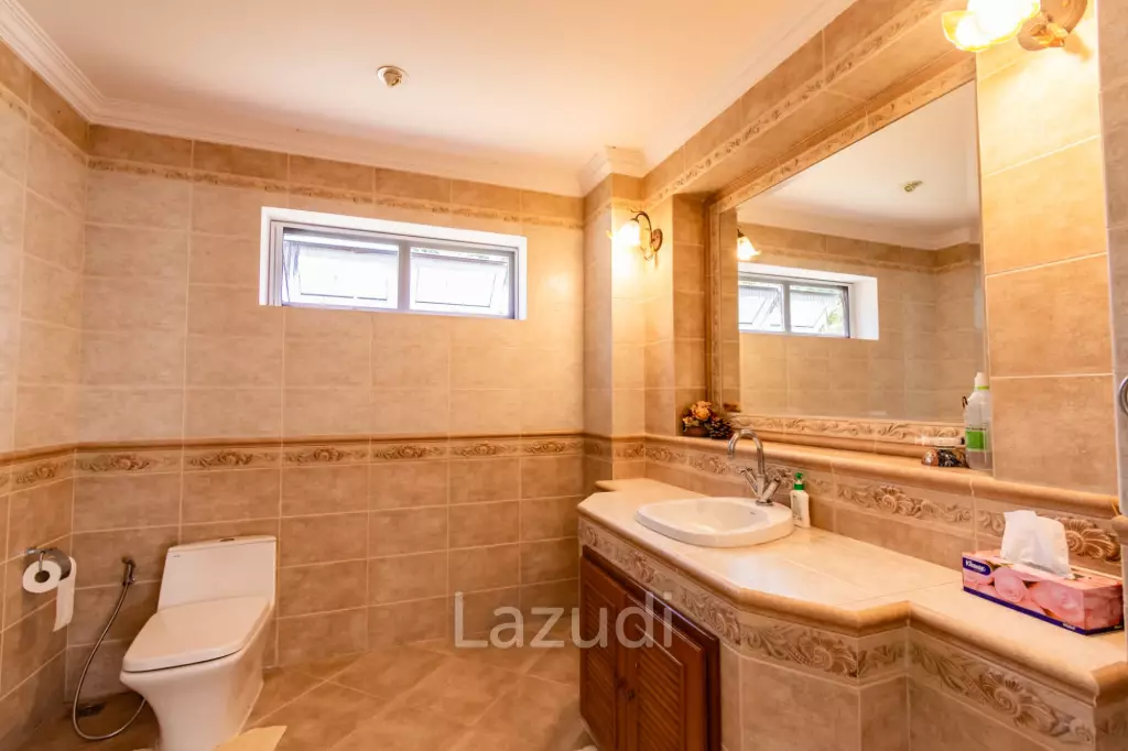 PALM HILLS : Luxurious 7 Bed Pool Villa in large land plot