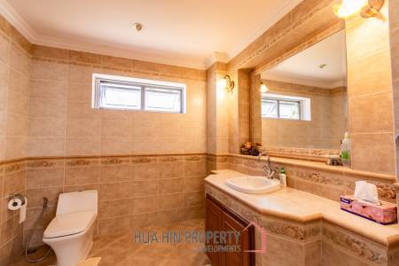 PALM HILLS : Luxurious 7 Bed Pool Villa in large land plot