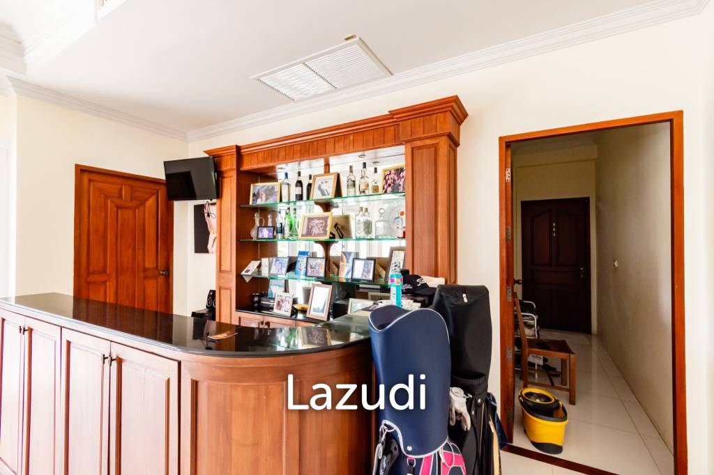 PALM HILLS : Luxurious 7 Bed Pool Villa in large land plot