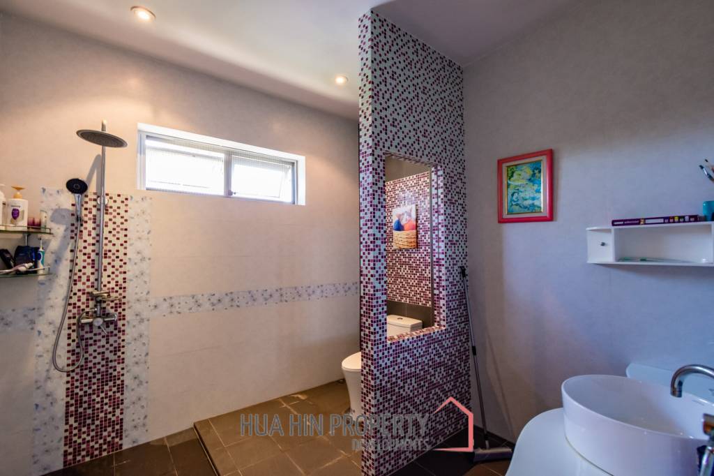 PALM HILLS : Luxurious 7 Bed Pool Villa in large land plot