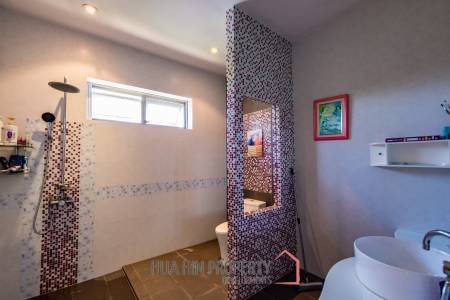 PALM HILLS : Luxurious 7 Bed Pool Villa in large land plot