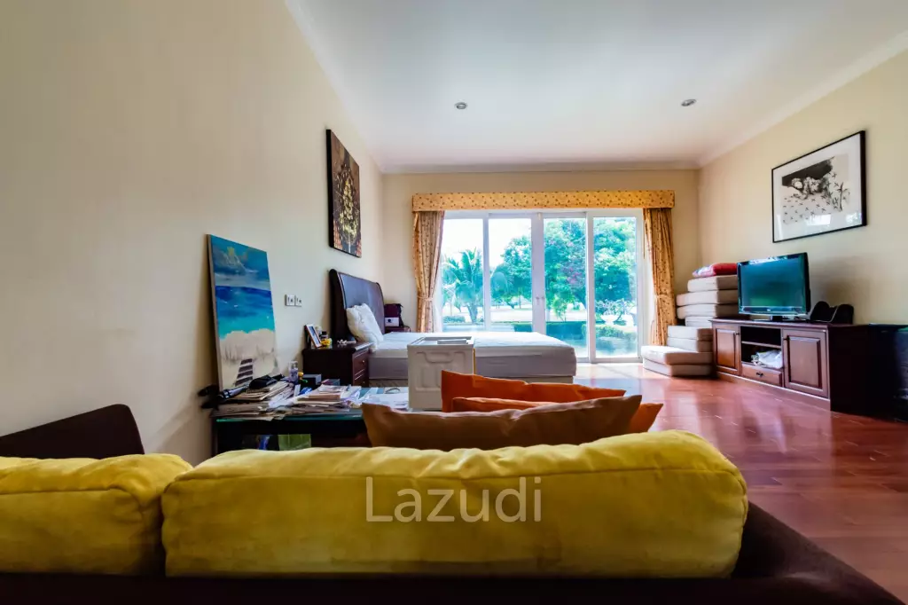 PALM HILLS : Luxurious 7 Bed Pool Villa in large land plot