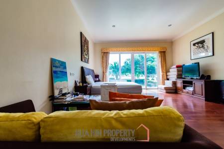 PALM HILLS : Luxurious 7 Bed Pool Villa in large land plot