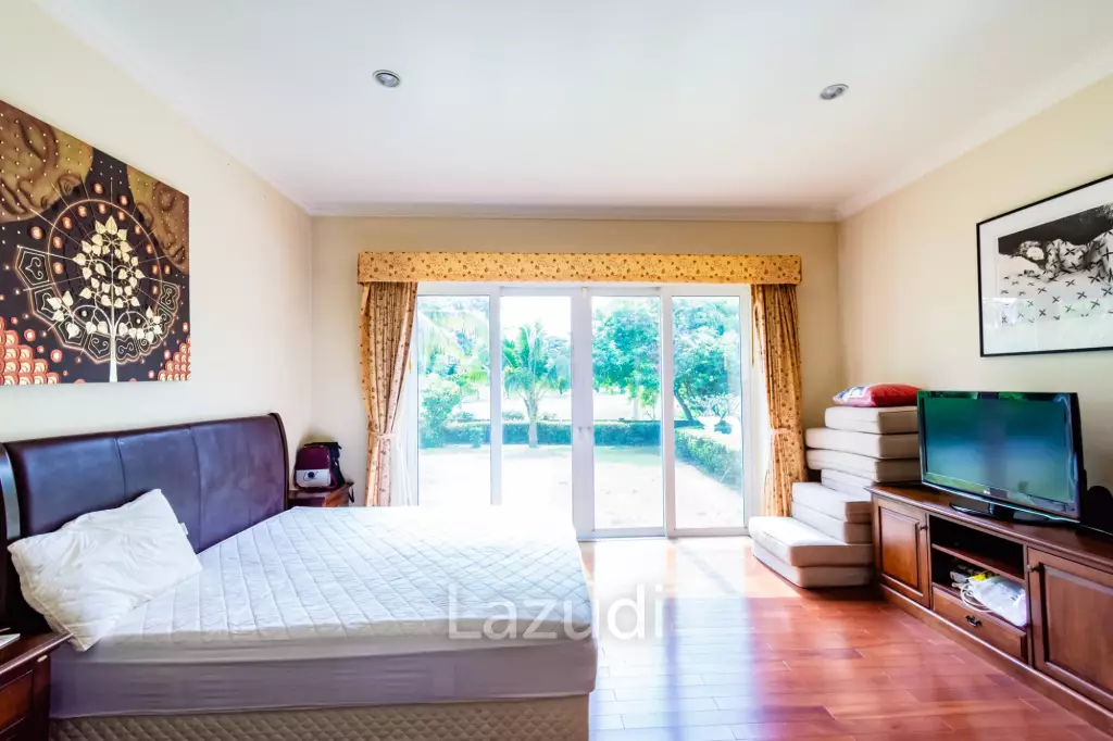 PALM HILLS : Luxurious 7 Bed Pool Villa in large land plot