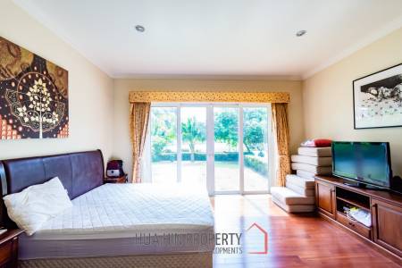 PALM HILLS : Luxurious 7 Bed Pool Villa in large land plot