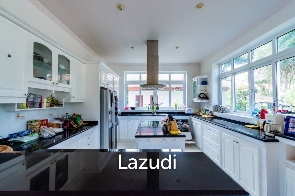 PALM HILLS : Luxurious 7 Bed Pool Villa in large land plot