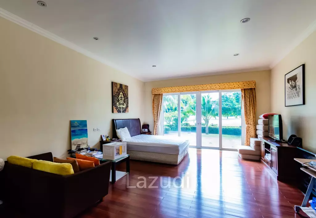 PALM HILLS : Luxurious 7 Bed Pool Villa in large land plot