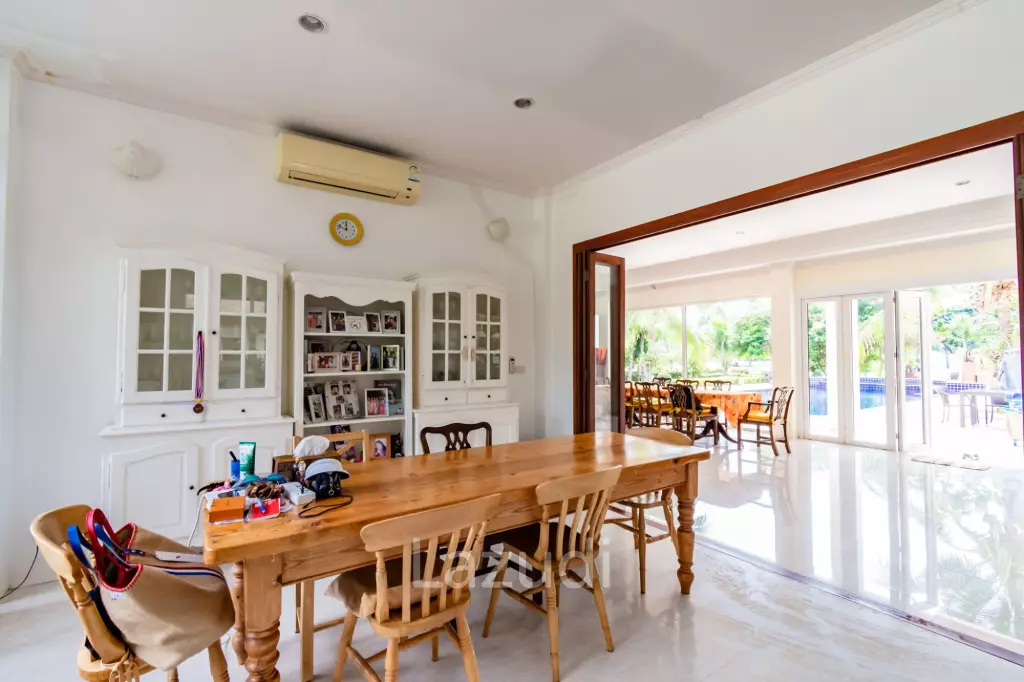 PALM HILLS : Luxurious 7 Bed Pool Villa in large land plot