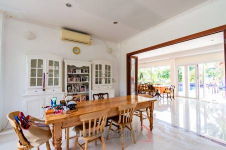 PALM HILLS : Luxurious 7 Bed Pool Villa in large land plot