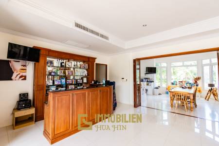 PALM HILLS: วิลล่าหรู 7 ห้องนอนพร้อมสระว่ายน้ำในที่ดินขนาดใหญ่