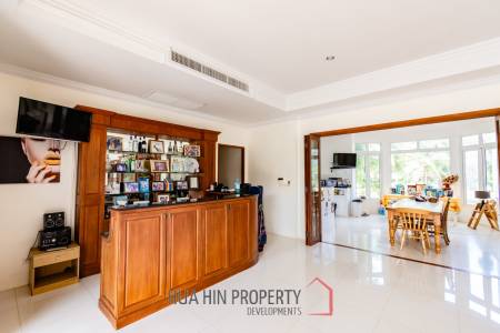 PALM HILLS : Luxurious 7 Bed Pool Villa in large land plot