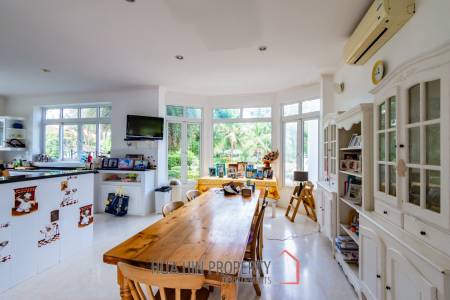 PALM HILLS : Luxurious 7 Bed Pool Villa in large land plot