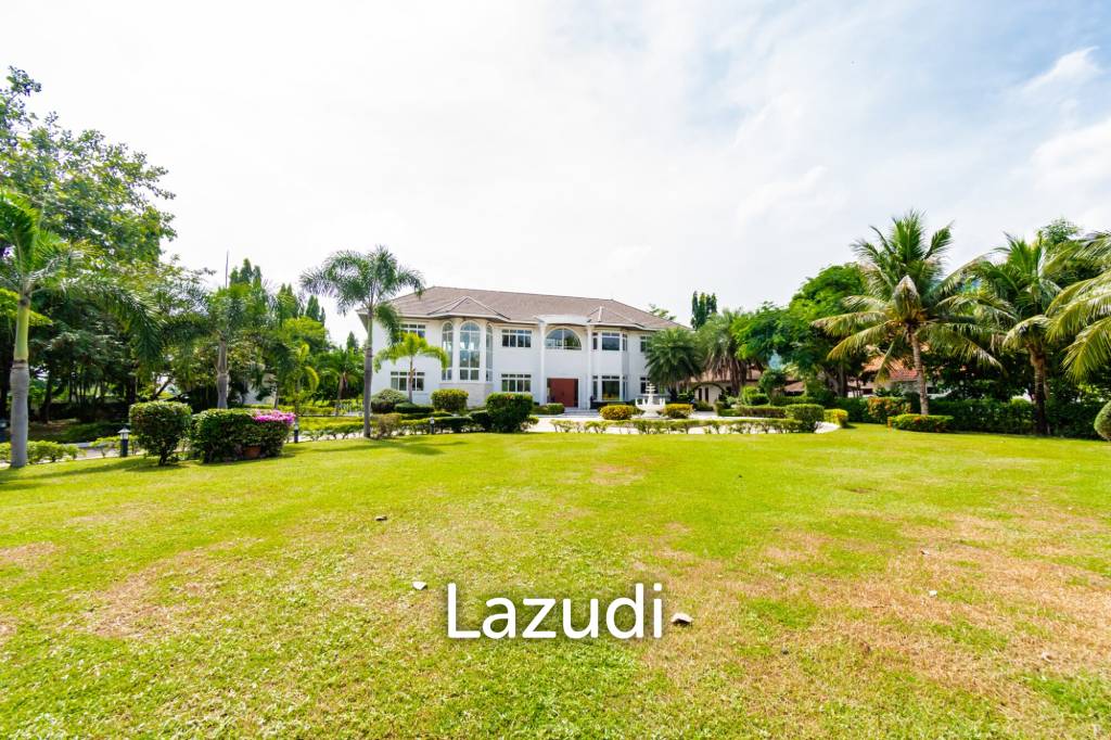 PALM HILLS : Luxurious 7 Bed Pool Villa in large land plot
