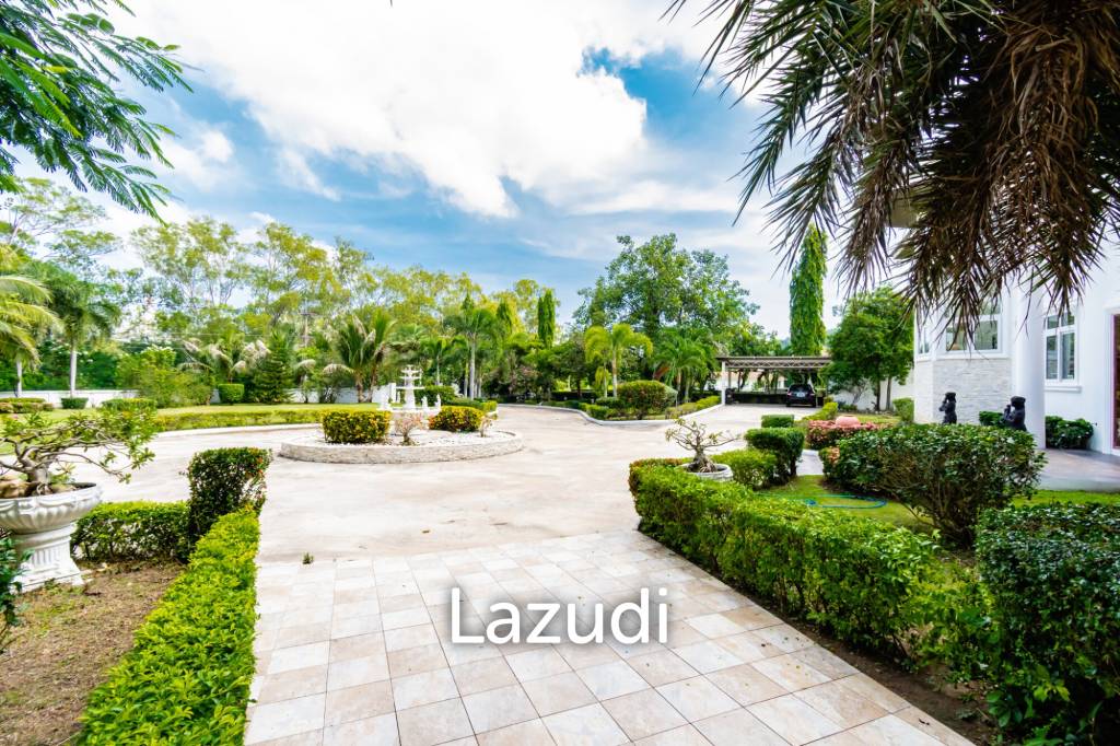 PALM HILLS : Luxurious 7 Bed Pool Villa in large land plot