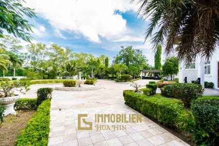 PALM HILLS : Luxurious 7 Bed Pool Villa in large land plot