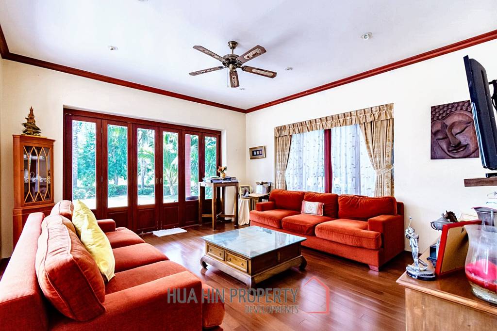 PALM HILLS : Luxurious 7 Bed Pool Villa in large land plot