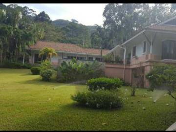 Four Bedrooms Luxury Villa with Exceptional Garden Built on 3 Rai in Kathu