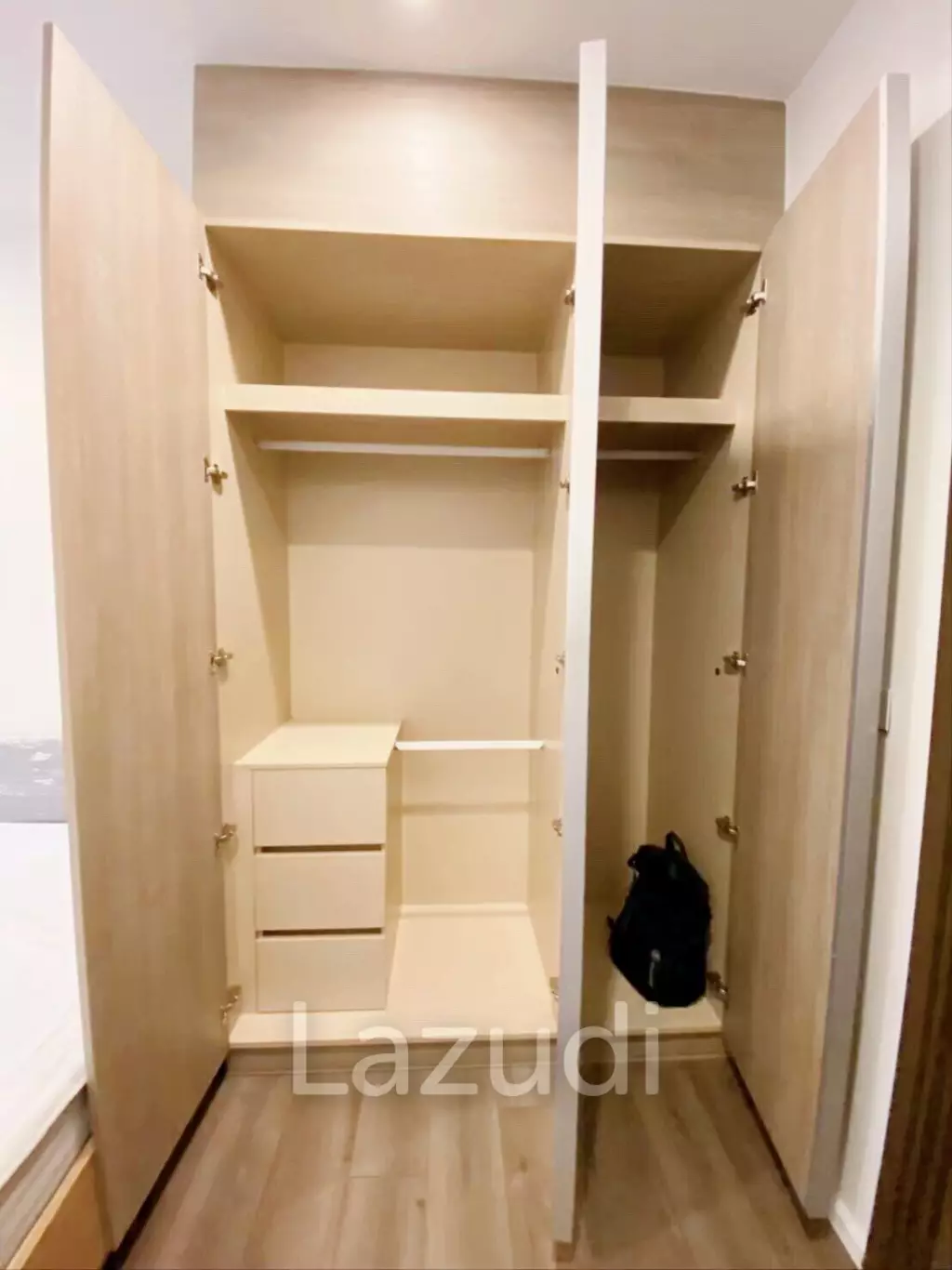 1 Bed 1 Bath 35 SQ.M Whizdom Essence Sukhumvit
