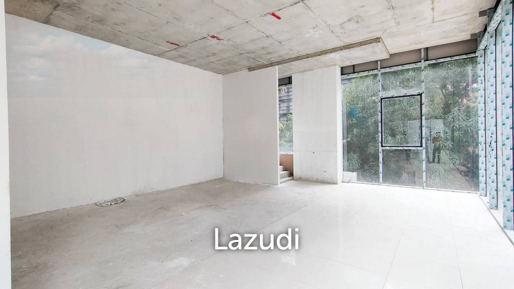 Retail space for rent in Klongtoey