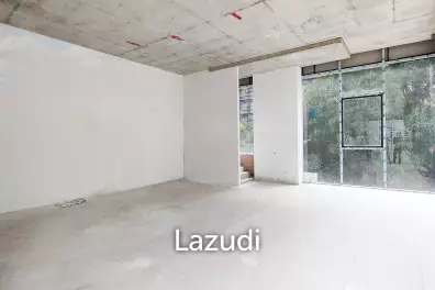 Retail space for rent in Klongtoey