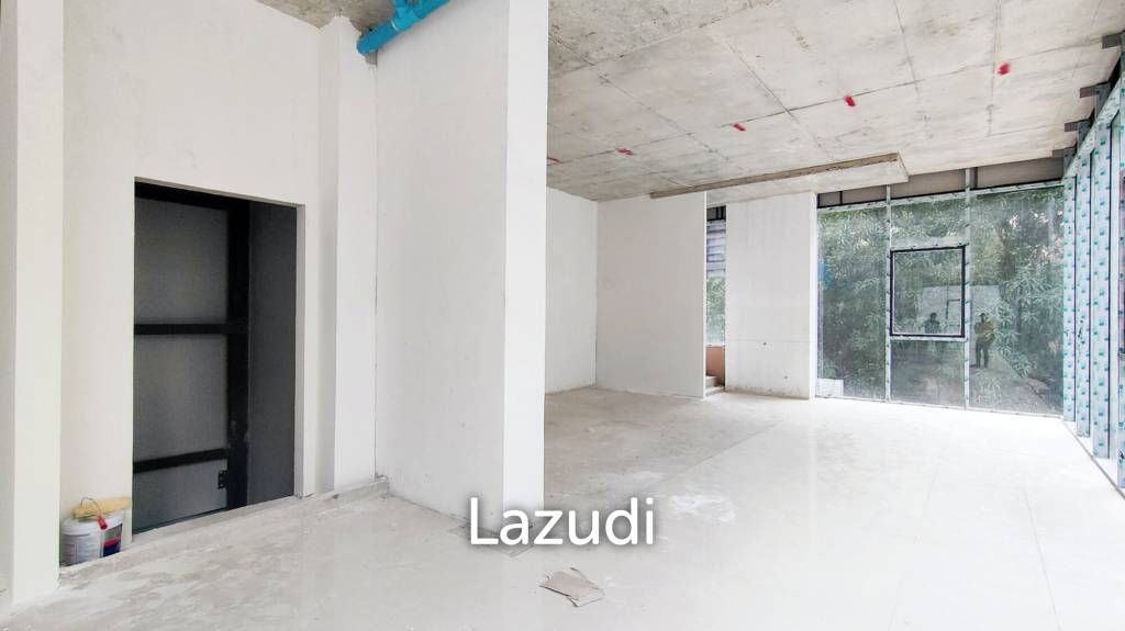 Retail space for rent in Klongtoey