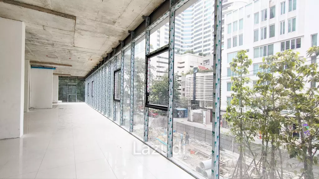 Retail space for rent in Klongtoey