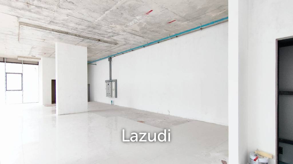 Retail space for rent in Klongtoey