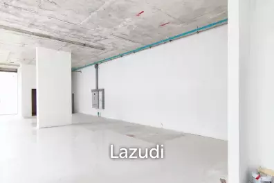 Retail space for rent in Klongtoey